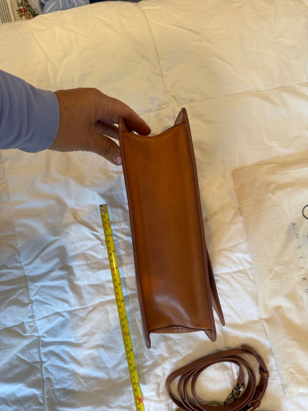 Women's Tan Leather Crossbody Bag with Removable Strap - Picture 6 of 9